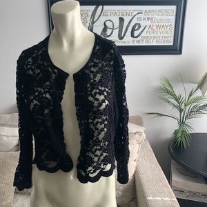 Woman’s long sleeved Lace cover up - M